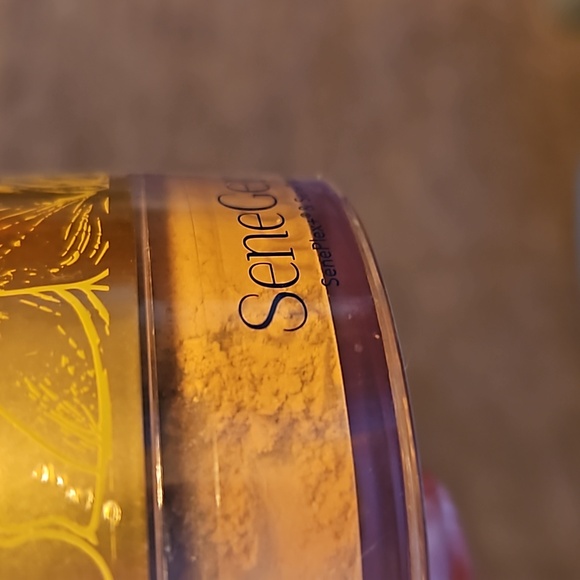 Senegence Translucent Loose Powder Medium - Picture 5 of 5